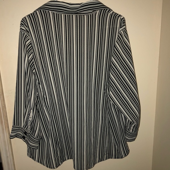 Button-up - Picture 2 of 6